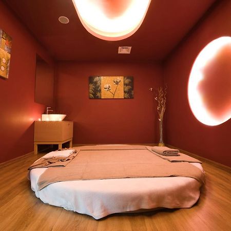 Salamis Bay Conti Resort Hotel & Casino Famagusta  Luaran gambar A massage room at a spa