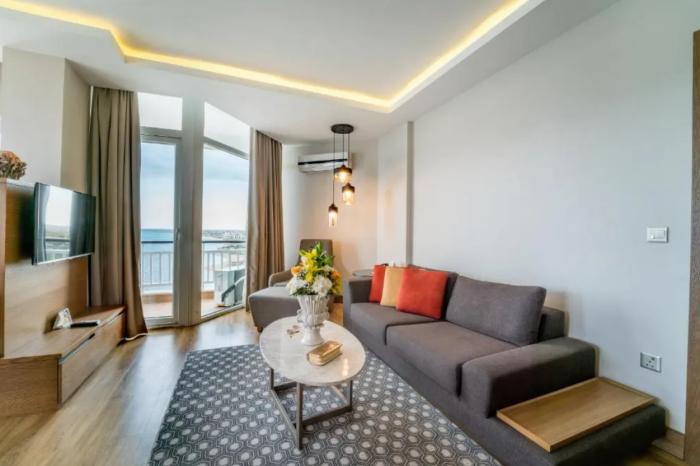 Salamis Bay Conti Resort Hotel & Casino Famagusta  Bilik gambar A living room in a modern apartment