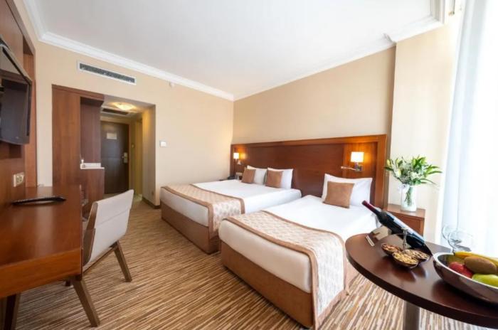 Salamis Bay Conti Resort Hotel & Casino Famagusta  Bilik gambar A room at the hotel