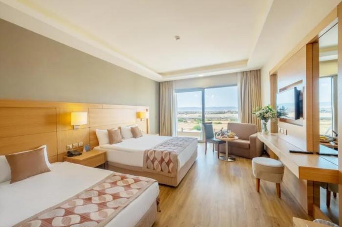 Salamis Bay Conti Resort Hotel & Casino Famagusta  Bilik gambar A room at the hotel