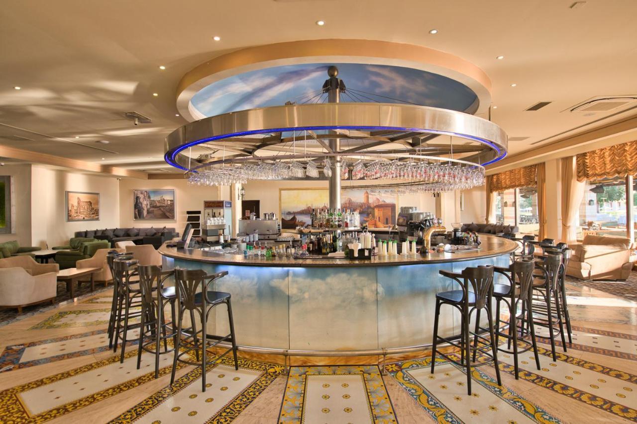 Salamis Bay Conti Resort Hotel & Casino Famagusta  Luaran gambar The bar at the hotel