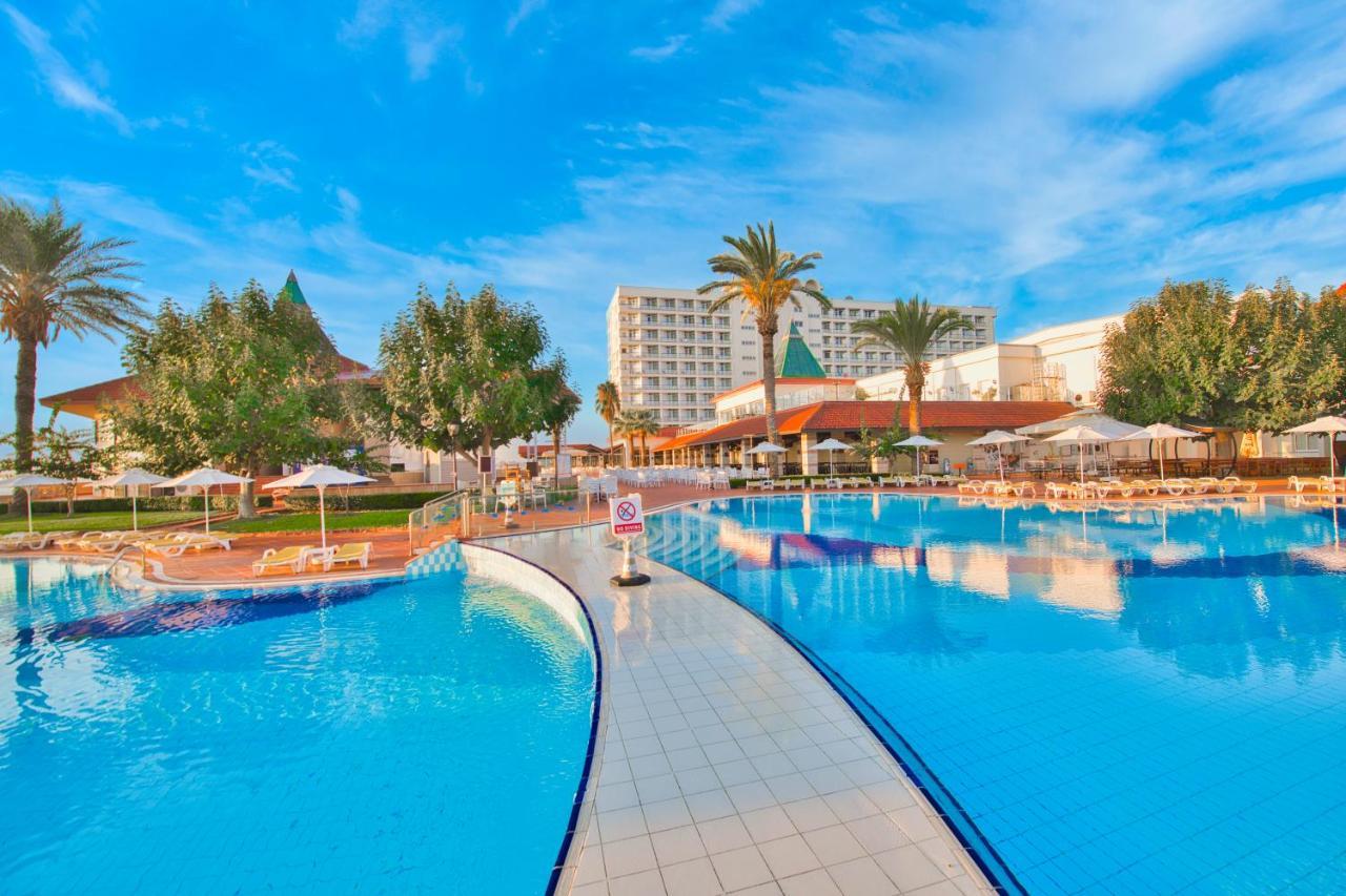 Salamis Bay Conti Resort Hotel & Casino Famagusta  Luaran gambar The resort's main pool