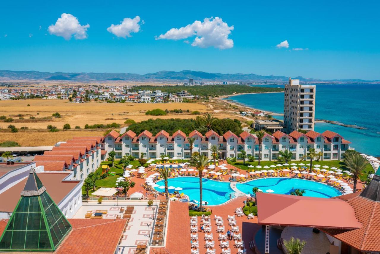 Salamis Bay Conti Resort Hotel & Casino Famagusta  Luaran gambar A view of the hotel