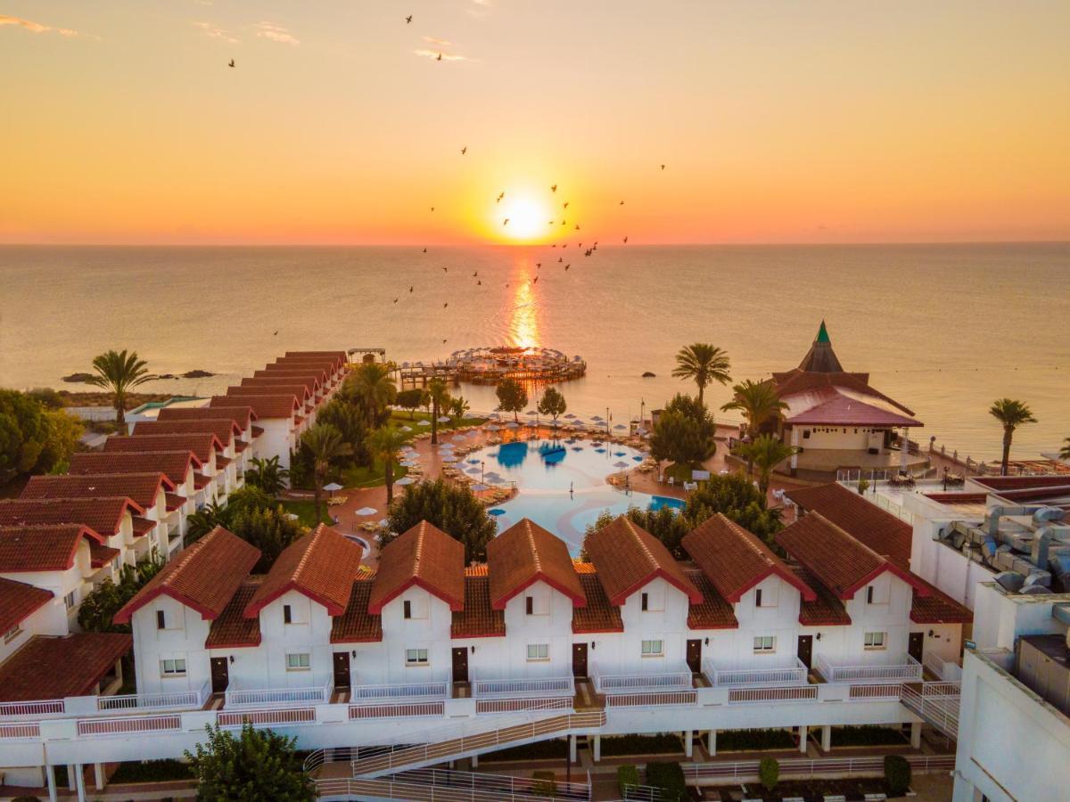 Salamis Bay Conti Resort Hotel & Casino Famagusta  Luaran gambar Sunset at the Iberostar Grand Hotel at Playa del Inglés, Gran Canaria
