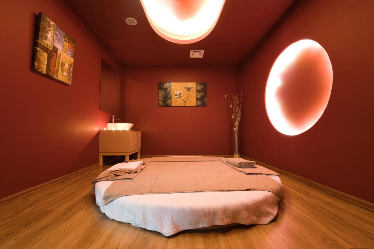 Salamis Bay Conti Resort Hotel & Casino Famagusta  Luaran gambar A massage room at a spa